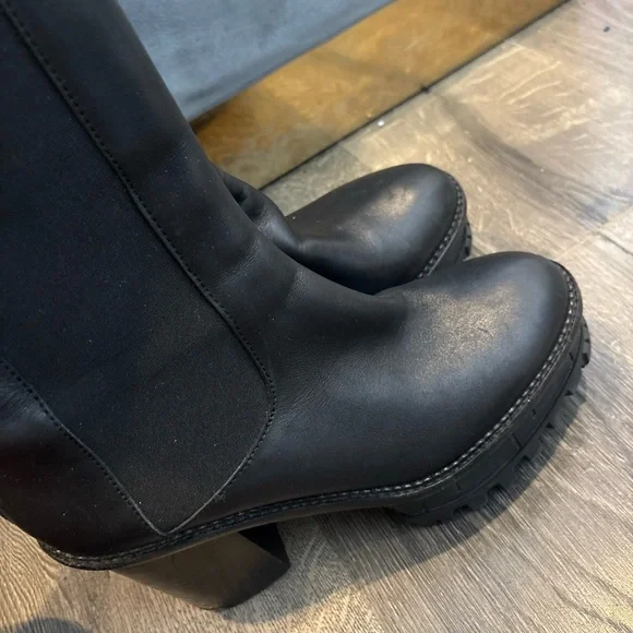 Black Leather Boots with Gold Medusa Detail - Picture 6 of 6